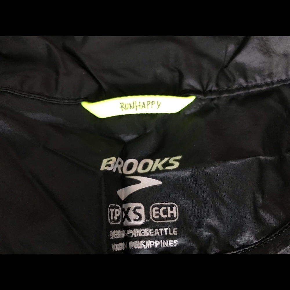Brooks Women's LSD Jacket - XS - Picture 9 of 10